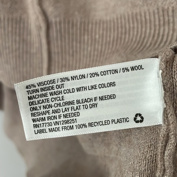 Universal Thread Tan Sweater Size Medium - Picture 4 of 4